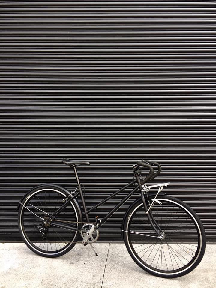 ferbambina's tweet photo. Ayer se metieron a robar a mi tienda por segunda vez en menos de 6 meses, nos dejaron la tienda vacía y nos quitaron las ganas de continuar con el proyecto😔si alguien ve las bicis aquí publicadas porfa mandenme mensaje @AlertaGDL @Trafico_ZMG @GNocturnaMX @gdlenbici @VivirGDL https://t.co/BZ1W26KDbr