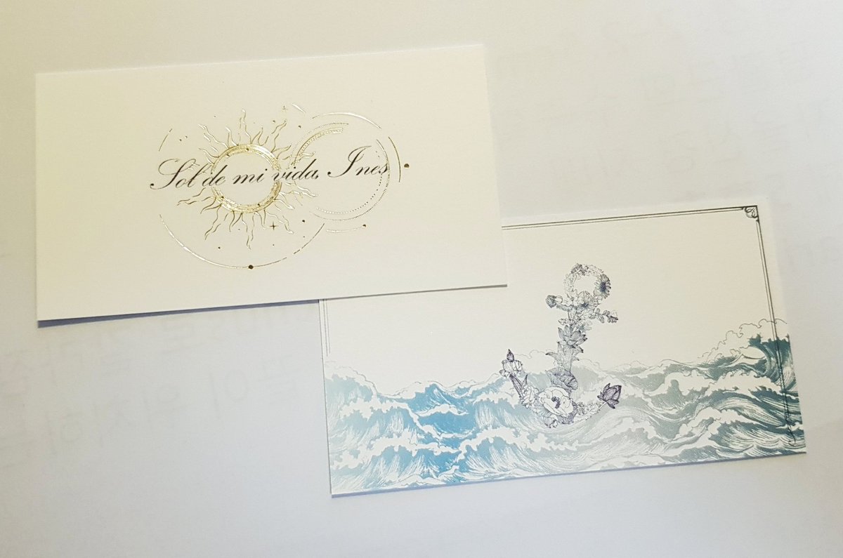 명함 커미션 실물사진을 받았습니다! 예쁘게 나와서 저도 기분이 좋네요😊😊 역시 박이 들어간 작업은 언제 해도 즐겁습니다 ><