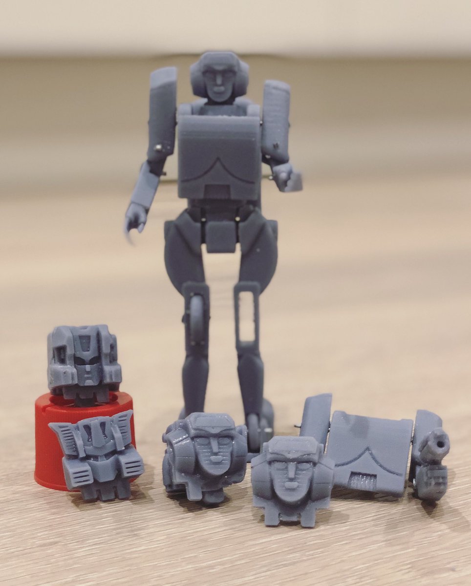 Hightail_Works's tweet photo. Printed another G1 Arcee. Got a Headless G1 Chromedome so I designed a Headmaster for Chromedome, and Arcee to go with the body, like the unreleased prototype idea. Next to it is the wonderful model of Monzo from Thingiverse.
#Transformers #3Dprinting #acree #vintagetoys https://t.co/smwdQiDflJ