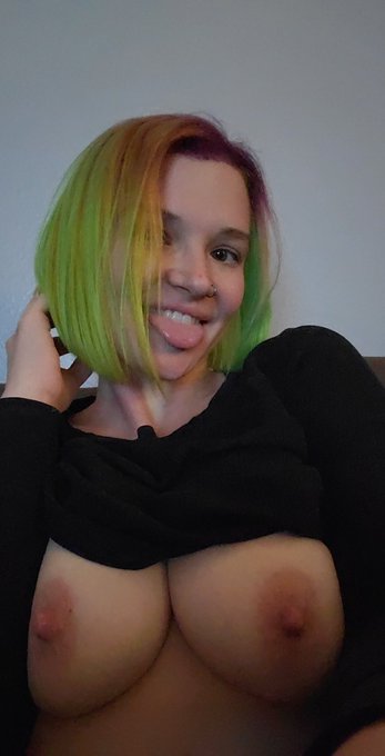 Good morning🌞  I want to get my nipples pierced. Who's going to help fund it?? I promise to reward you