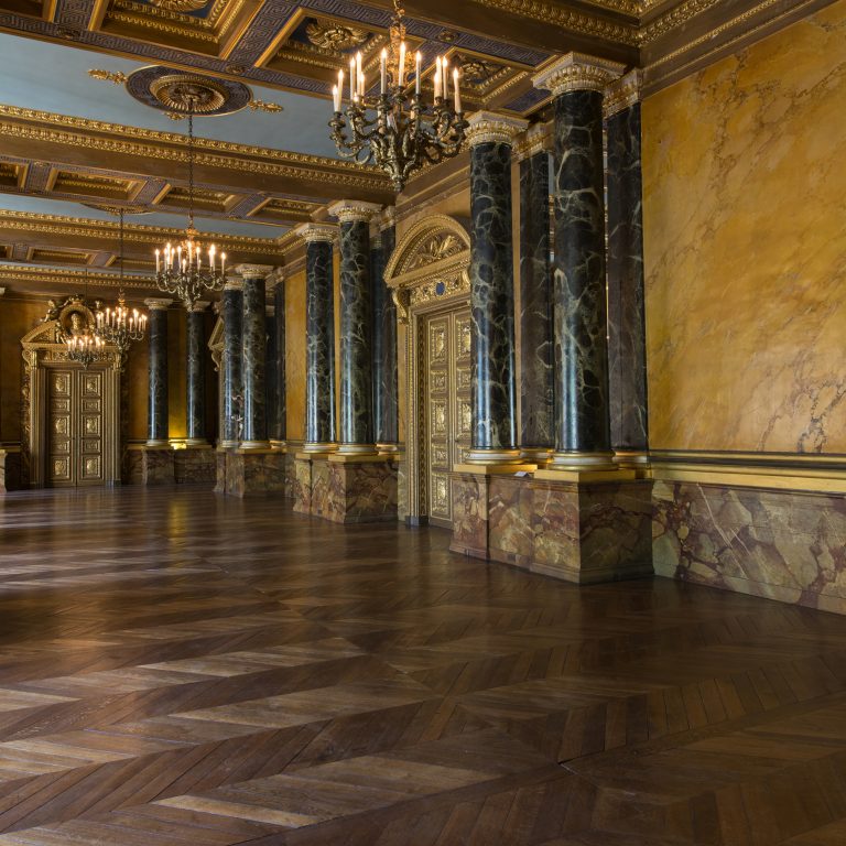 CeInfluence's tweet photo. Ce sont 34 rois et 2 empereurs qui ont séjourné au Château de Fontainebleau. Chacun a modifié les espaces et la décoration de cette bâtisse appréciée pour son confort, sa proximité avec Paris et surtout, son environnement exceptionnel !

➡️ https://t.co/pRigiJ0Hab https://t.co/Jx7PW9ydVJ