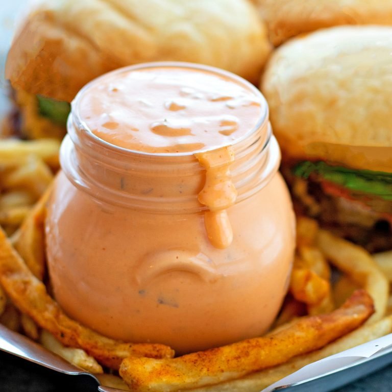 Melissa_MSSK's tweet photo. Elevate your next burger with a generous drizzle of this Special Burger Sauce or use it as a dipping sauce for fries and onion rings or as a salad dressing. #burgersauce #bigmacsauce #dip #dressing #sauce #frysauce https://t.co/POffrRl4pQ https://t.co/ZVdZJECnPO