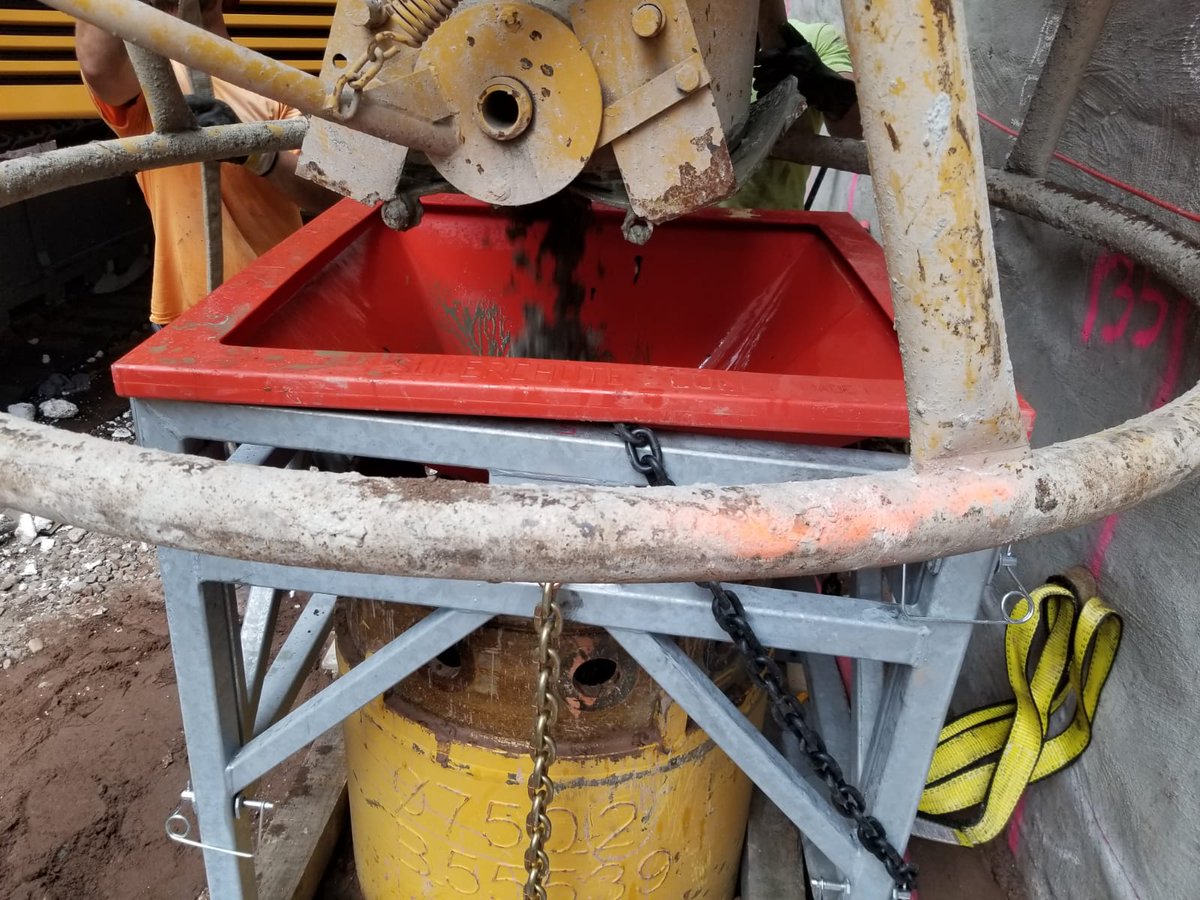 LindeGriffith's tweet photo. Pouring concrete
#nyconstruction #concretepour #concrete #deepfoundation #caissonfoundation https://t.co/jNeUOowl08