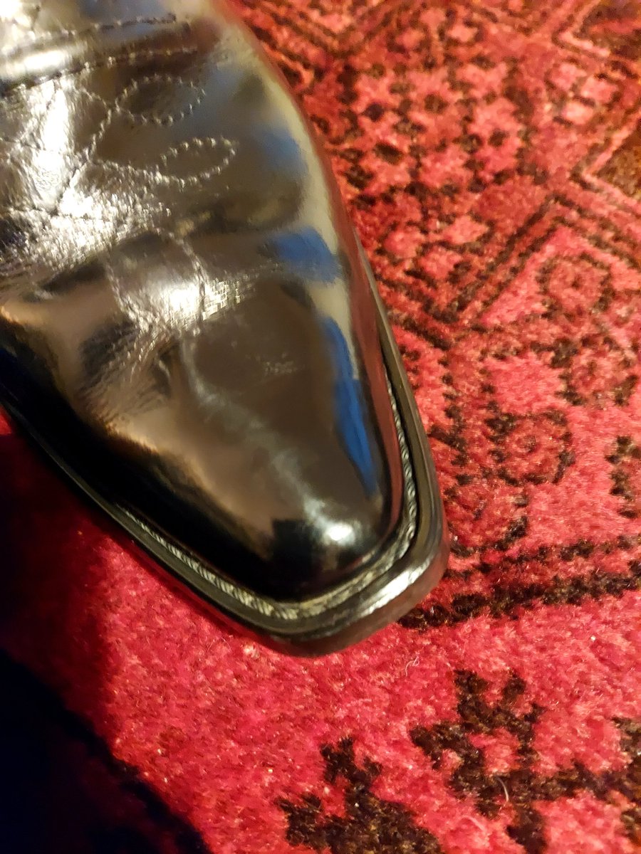 SyrBoots's tweet photo. First time working on boots while on someone's feet since March... Bliss! Of course, they're my Master's boots... Fully stripped, reconditioned and restored to a mirror shine!
#Bootblack #MyMastersBoots #EBB2020 https://t.co/JIX45ZZmFr