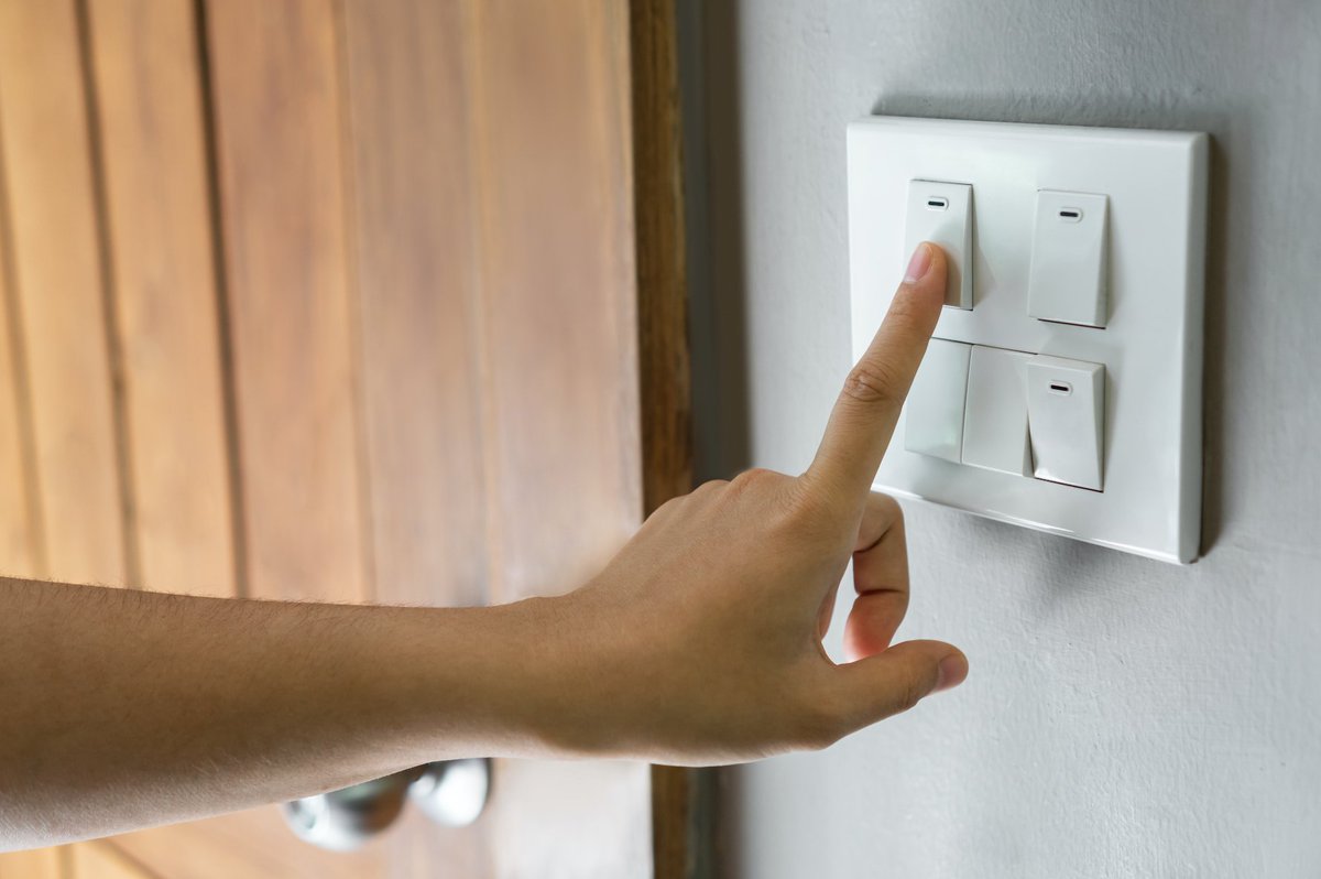 One of the first questions that people not familiar with LED technology will ask is: are all dimmer switches compatible with LED lights? The easy answer to that question is no.. click the link to learn more 😉
bit.ly/2FIii83