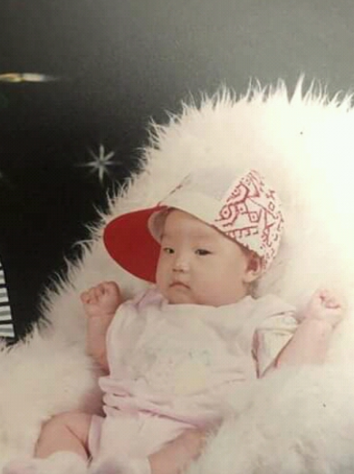 Noonajin2's tweet photo. Baby Yoongi  born to have a  cute chubby cheeks uwu 😍💜

#슈가 #babyyoongi #민윤기 #SUGA @BTS_twt https://t.co/QPThYnKL0H