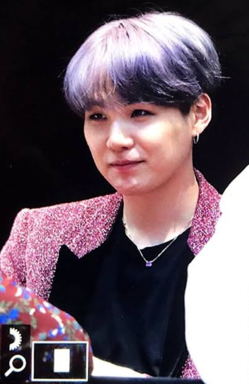 Noonajin2's tweet photo. Baby Yoongi  born to have a  cute chubby cheeks uwu 😍💜

#슈가 #babyyoongi #민윤기 #SUGA @BTS_twt https://t.co/QPThYnKL0H