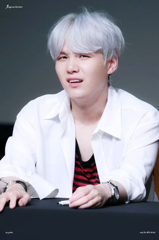 Noonajin2's tweet photo. Baby Yoongi  born to have a  cute chubby cheeks uwu 😍💜

#슈가 #babyyoongi #민윤기 #SUGA @BTS_twt https://t.co/QPThYnKL0H