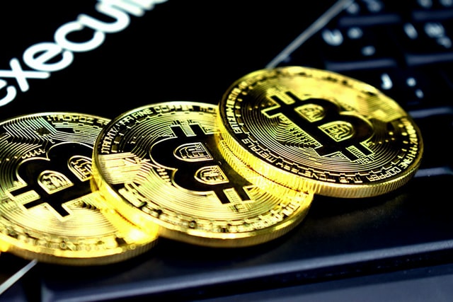 CryptoGidsNL's tweet photo. Bitcoin heeft de afgelopen dag wederom een sterke stijging naar boven ondergaan en bereikte een maximum van $ 13.850.Analisten denken dat de munt de komende dagen en weken hoger zal blijven. #Bitcoin #BitcoinPrijs #BitcoinRally #Bullrun https://t.co/EBl8ng35O9 https://t.co/somqMeaFz3