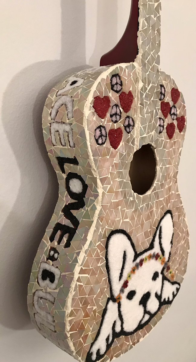 GlassAxes's tweet photo. This is Hula..she’s by far the cutest #guitar I’ve ever done...

#peace ✌️ #love ❤️ #bulldogs 🐶 https://t.co/9rfkug8ril