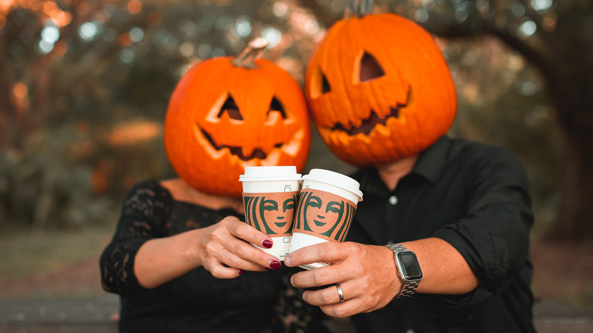 Starbucks's tweet photo. Trick or treat, this family has a new little pumpkin to meet. 🎃

📷 @AmourNOLA, @jill_fleur https://t.co/4QJ2AWKjLH