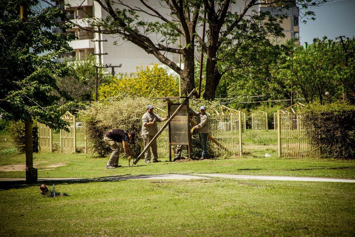 MuniRio3's tweet photo. Estamos trabajando en el Paseo del Riel, preparándonos para la conmemoración del 3 de noviembre. https://t.co/MwufZQrNwN