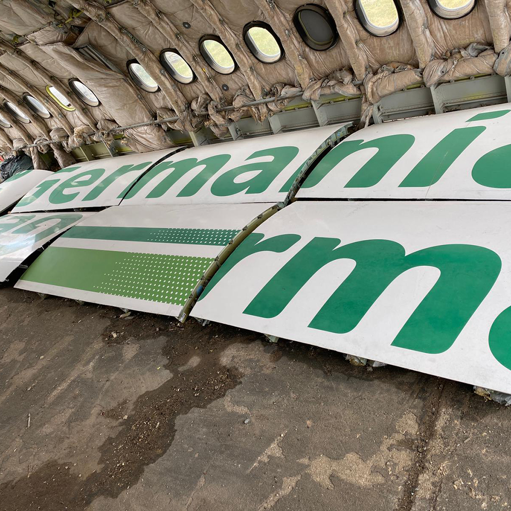 aviationtag_com's tweet photo. 🟢⚪️ Tschuess Germania!
These are the pieces we used for our latest edition, upcycled from the logos of the former Germania Airbus A319 D-ASTZ.
Get yours now, stock is limited:
https://t.co/MYFcF72P23
#aviationtag #germania #germaniacrew #flygermania #flygermaniacrew https://t.co/9diSbYfnHD