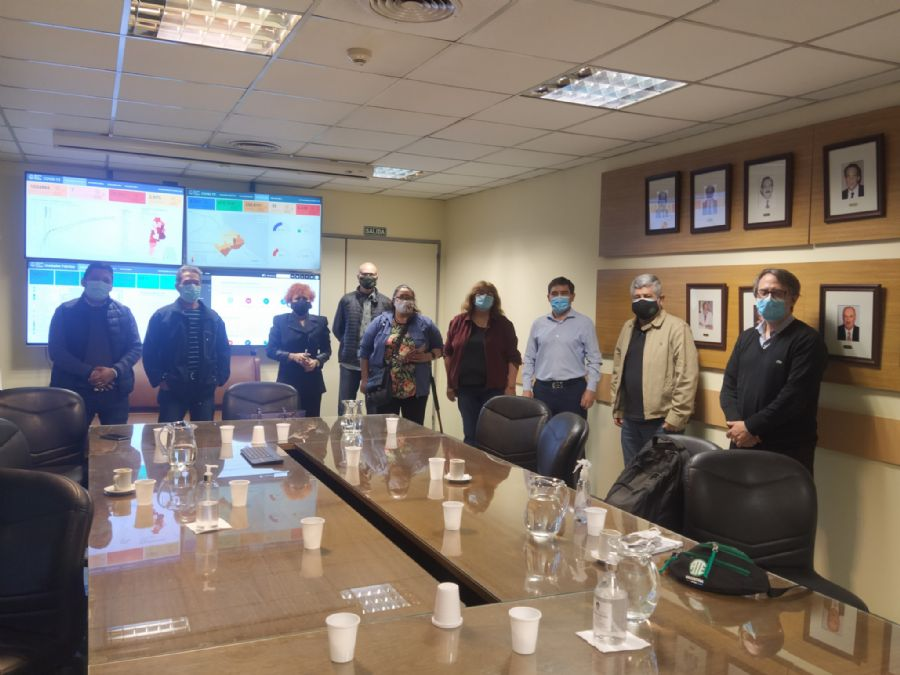 ateprensa's tweet photo. #CABA En reunión con,Fernán Quirós,ministro de Salud de la Ciudad, ATE planteó la apertura de paritarias y la inclusión de Enfermería en la Ley 6035.
Se conformó un ámbito común para plantear las necesidades de lxs trabajadorxs en Pandemia.
👉https://t.co/diBRSVLexI https://t.co/4zHh7R0A63