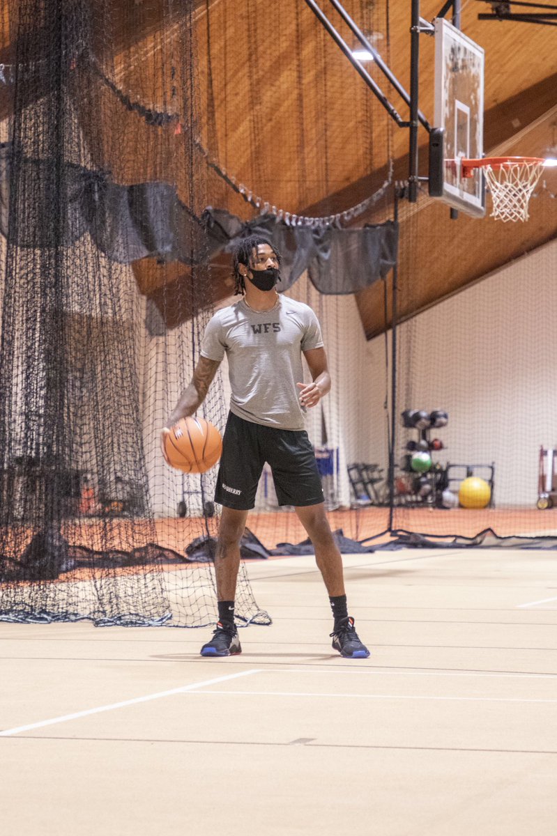 WFS_Basketball's tweet photo. βSpectacular achievement is always preceded by unspectacular preparation.β #attentiontodetail #wfshoops π
π https://t.co/ESSh7CI6jP