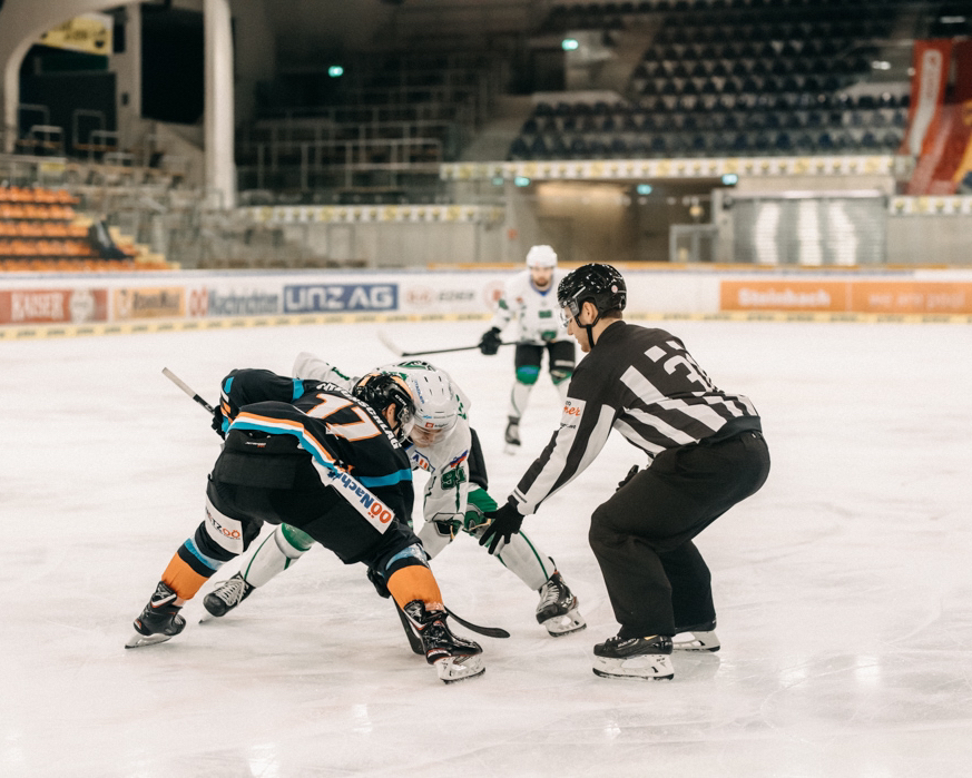 valcome_tv's tweet photo. Our Linzer Team have two really funny commentators - did you ever watch a game with them? You would miss something! 😅🖥 #gogamegoal #valcometv https://t.co/rEfgLX43Dn
