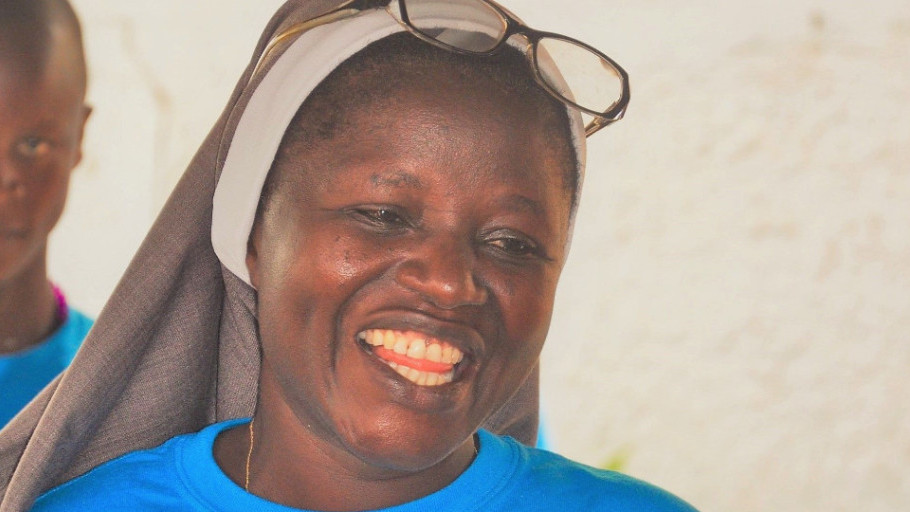 Say congrats to Sr Bernadette at St. Mary’s Fatima ICC! She received a BS in Business Administration from UNIMTECH. It wasn't easy as in addition to her homework she had to make sure 24 kids at the ICC did their homework as well!😀
#WednesdayWisdom #SierraLeone #educationmatters https://t.co/rz81alwFwE