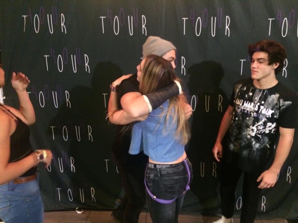 VVMwutindaworld's tweet photo. I found photos of when I met the Dolan Twins and Iβm fangirling a little bit #4OUTOUR also Iβm so sorry for how awkward I was π I mean, Iβm still awkward now but yolo Iβm marmite, you either love me or hate me. I feel like I just proved how awkward I still am π https://t.co/kcSkOYBVIu