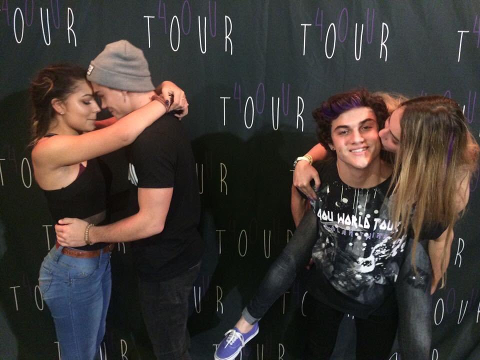 VVMwutindaworld's tweet photo. I found photos of when I met the Dolan Twins and Iβm fangirling a little bit #4OUTOUR also Iβm so sorry for how awkward I was π I mean, Iβm still awkward now but yolo Iβm marmite, you either love me or hate me. I feel like I just proved how awkward I still am π https://t.co/kcSkOYBVIu