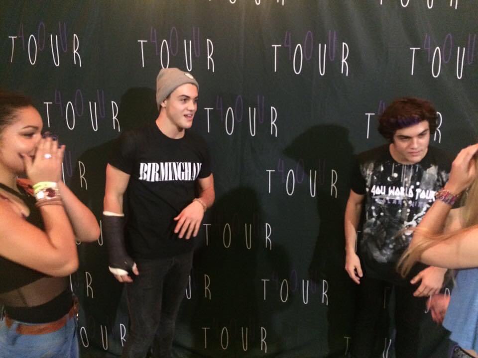 VVMwutindaworld's tweet photo. I found photos of when I met the Dolan Twins and Iβm fangirling a little bit #4OUTOUR also Iβm so sorry for how awkward I was π I mean, Iβm still awkward now but yolo Iβm marmite, you either love me or hate me. I feel like I just proved how awkward I still am π https://t.co/kcSkOYBVIu