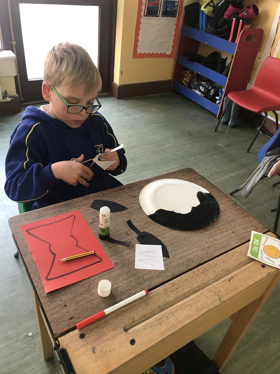 fernhillp4's tweet photo. Primary 4 had great fun today making their paper plate Count Draculas! Lots of concentration... #HallweenFun  #ThisIsWhereWeBelong https://t.co/RyLFDR12Z0