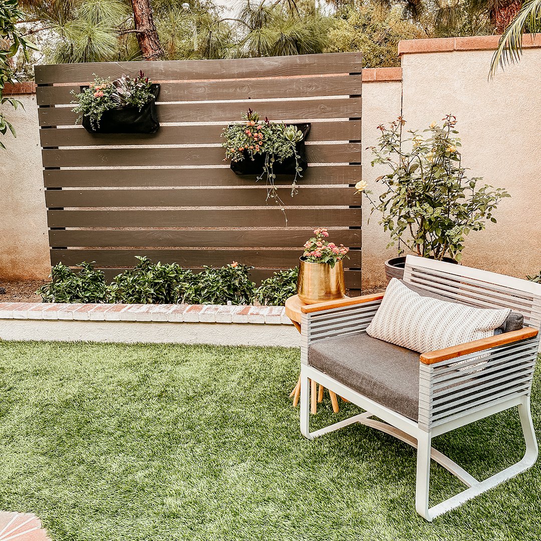 Formerly a place for playdates, @AnitaYokota's backyard is all grown-up ๐ and now features a sanctuary-inspired "living" fence painted in our 2021 #SWColoroftheYear, Urbane Bronze SW 7048. Get the project details: https://t.co/ywqmbSlfTA
#sherwinwilliams #patio #diy https://t.co/J483ZPrLjI