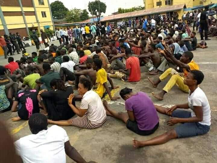 EMPRESSNI1's tweet photo. D SHOOTINGS took place before d LOOTING. LOOTERS are being found but the SHOOTERS are no where to be found! Where are the SHOOTERS?
#KnowYourOppressor
#covid19palliatives 
#EndBadGoveranceInNigeria https://t.co/3OdSVnmPso