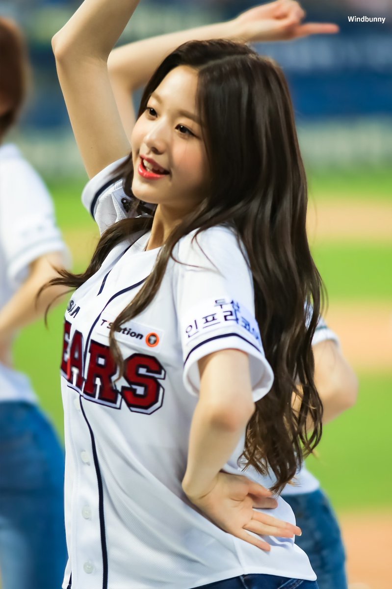 windWonYoung's tweet photo. 평생 오래오래 
위즈원으로 살고 싶어요🥺🥺

우리 아이즈원 막내 원영이
데뷔 2주년 축하해🎉🎉🎉

#우리_아이즈원_이주년_축하해
#DreamTwogetherWithIZONE

#장원영 #JangWonyoung
#아이즈원 #원영  #アイズワン
#ウォニョン #IZONE #Windbunny https://t.co/C2Q8JTfuEt