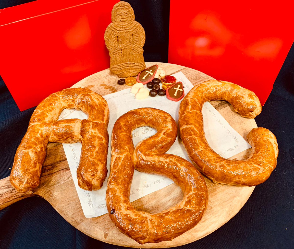 maesstede's tweet photo. Smullen met Sinterklaas! Maesstede pakt uit en haalt in deze ongezellige tijd alles uit de jutezak.
Back to the Roots! Geheel ambachtelijk en indien gewenst gepersonaliseerd, ieder zijn eigen voorletter met logo van het bedrijf.
#sinterklaas #Maesstede #Ambachtelijk #persoonlijk https://t.co/jBb1s7fHWi