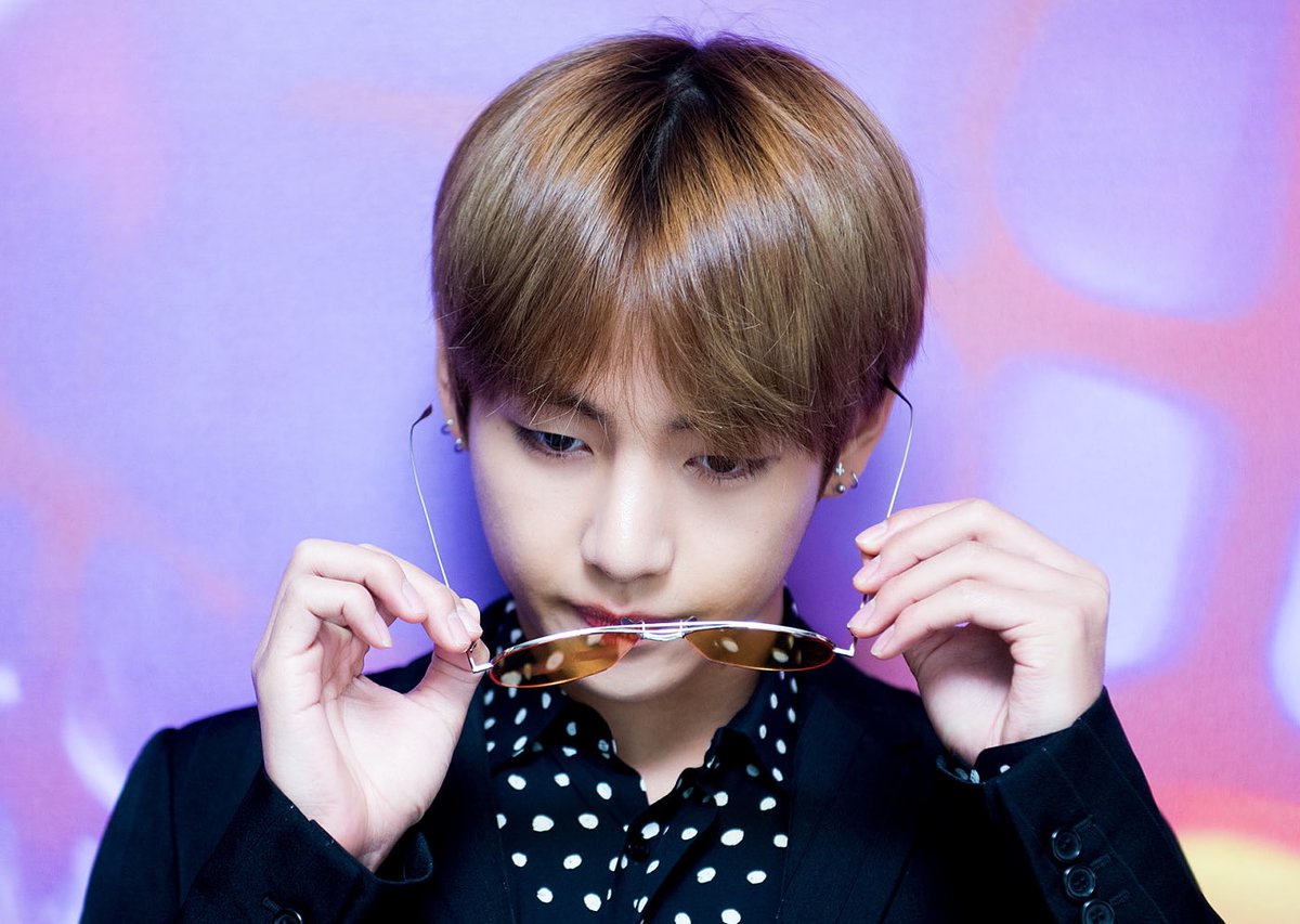1day1V's tweet photo. #V #태형 (@BTS_twt) https://t.co/Xr18JAsdkf
