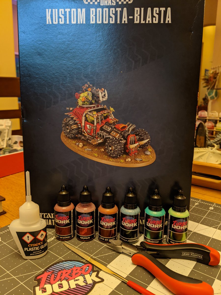Jenny_Joy_O's tweet photo. Building my Ork 40K Boosta-Blasta this week.  I can't wait to play with the paints Turbo Dork sent me!  #turbodork #warhammer40k #WarhammerCommunity #orktober #freebooter #TwitchAffilate @turbodorkdotcom https://t.co/qnkDWZVY88