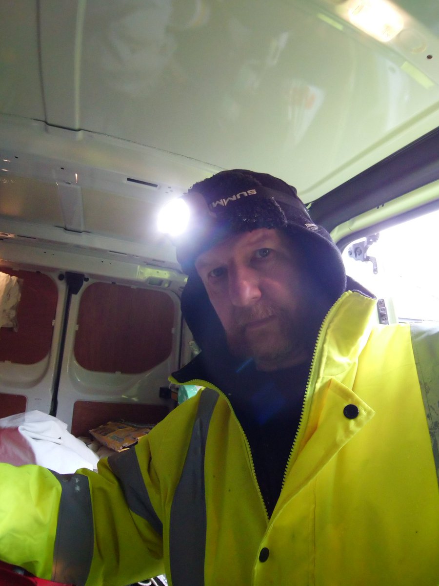 wardandphillips's tweet photo. Ideal for searching inside the van at this time of year #usingmyhead #painterslife https://t.co/9v0oCAUx6x