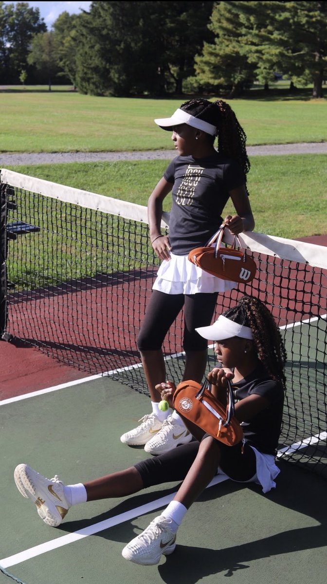 Londonparis4492's tweet photo. First things first.
Believe in yourself!!
•
•
•
✔️L&amp;P
#tennis #tennisgirls #twins #youngatheletes #SquadGoals #determination #netgennetset #WednesdayThoughts #netgeneration #nike #niketennis #wilson #wilsontennis https://t.co/swj5D89g7w