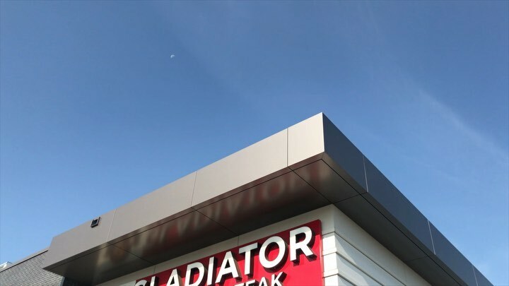 ChrisCucoch's tweet photo. Today is Day 27 and we are going to share our favourite 🍔 
•
•
I don’t know about you, but I ❤️ a good burger. When I really want to treat myself I go to @gladiatorburger for one of their gourmet 🍔. There a some many options, the burgers taste amazin… https://t.co/a01ETKQka0 https://t.co/0dipILYiPa