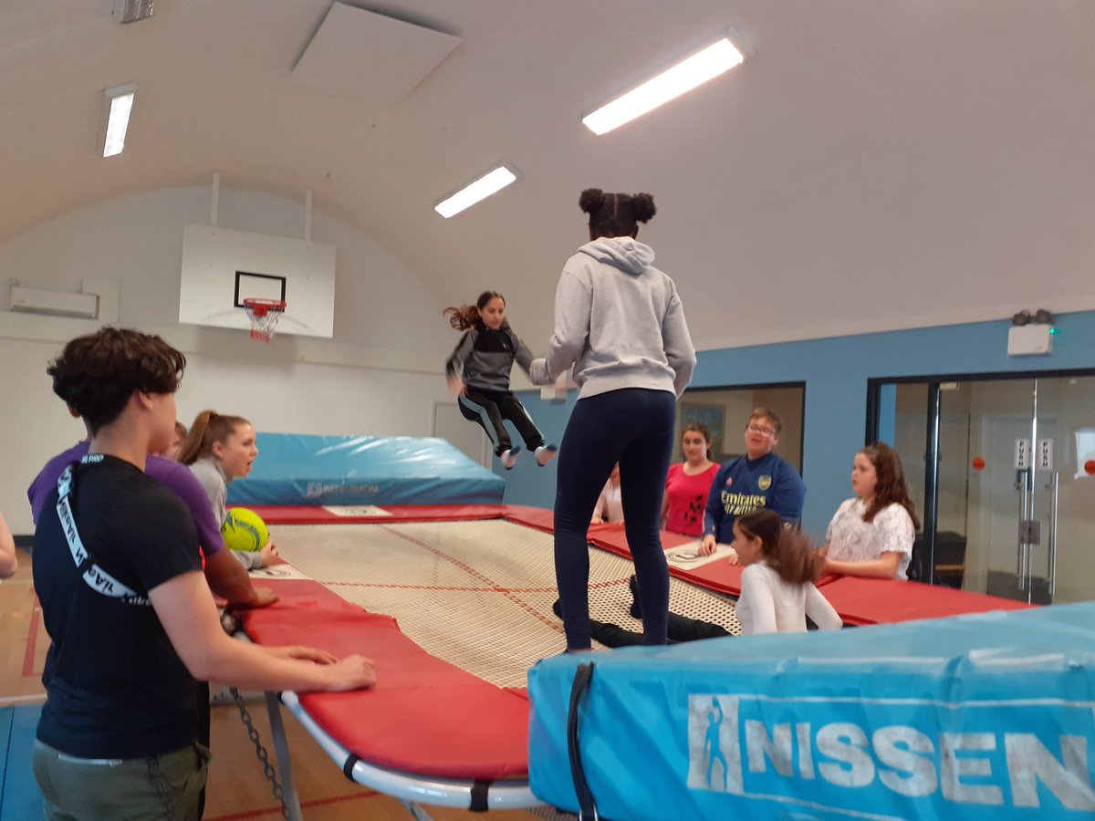 JasminTCampbell's tweet photo. So good to visit @StreathamSYCT and see all the great stuff they're doing over half term 👍 making the most of a difficult situation and providing an essential service for young people. https://t.co/MGo8mQYS0n