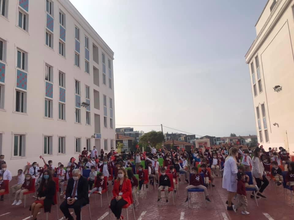 77ridvanacar's tweet photo. Cumhuriyet; fikren, ilmen ve bedenen kuvvetli ve yüksek karakterli  koruyucular İster. Bu duygularla Cumhuriyet Bayramımız kutlu olsun!

#cumhuriyetimizinkuruluşunun97.yılı🇹🇷🇹🇷
#mektebim #gelecekbenim https://t.co/eQul6ZMzuZ