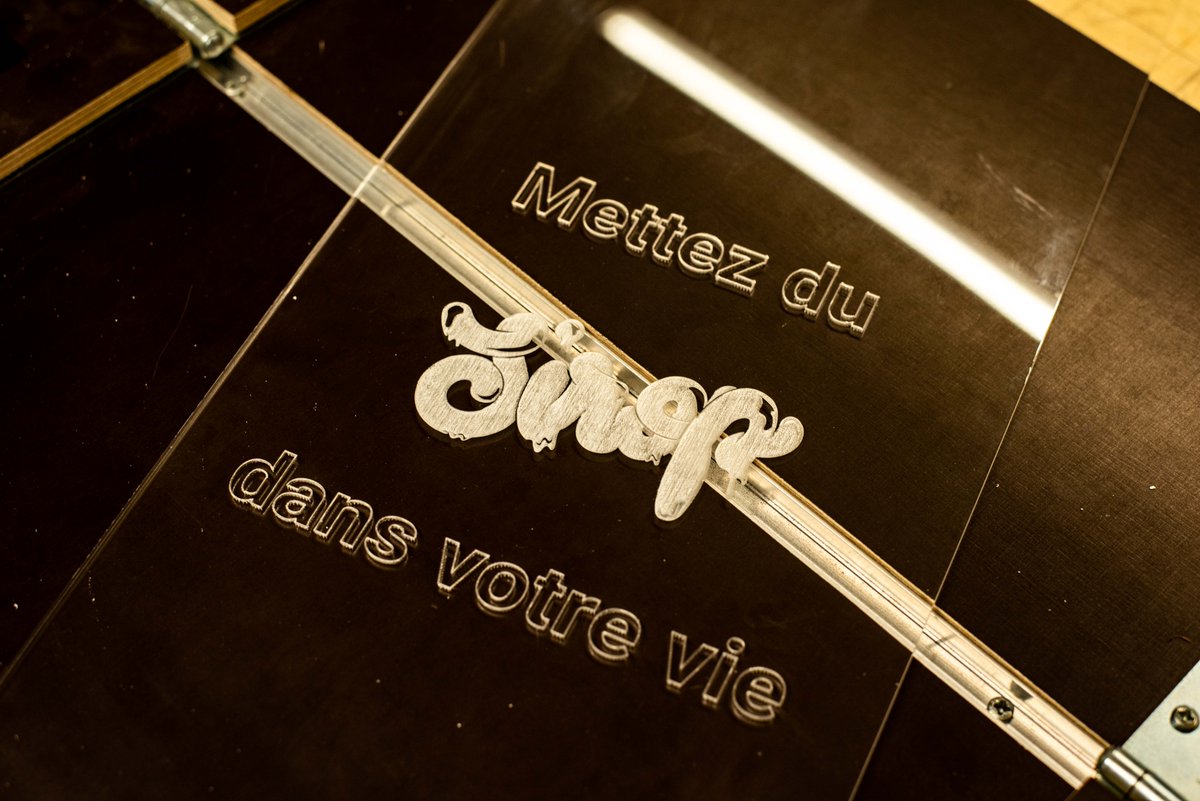 "Mettez du SIROP dans votre vie" 🍐
Réalisation d'un présentoir pour SIROP Le mag, le nouveau magazine indépendant rédigé avec amour dans la Principauté.
Envie d'en apprendre plus sur le projet ? Instagram 👉 @siroplemag