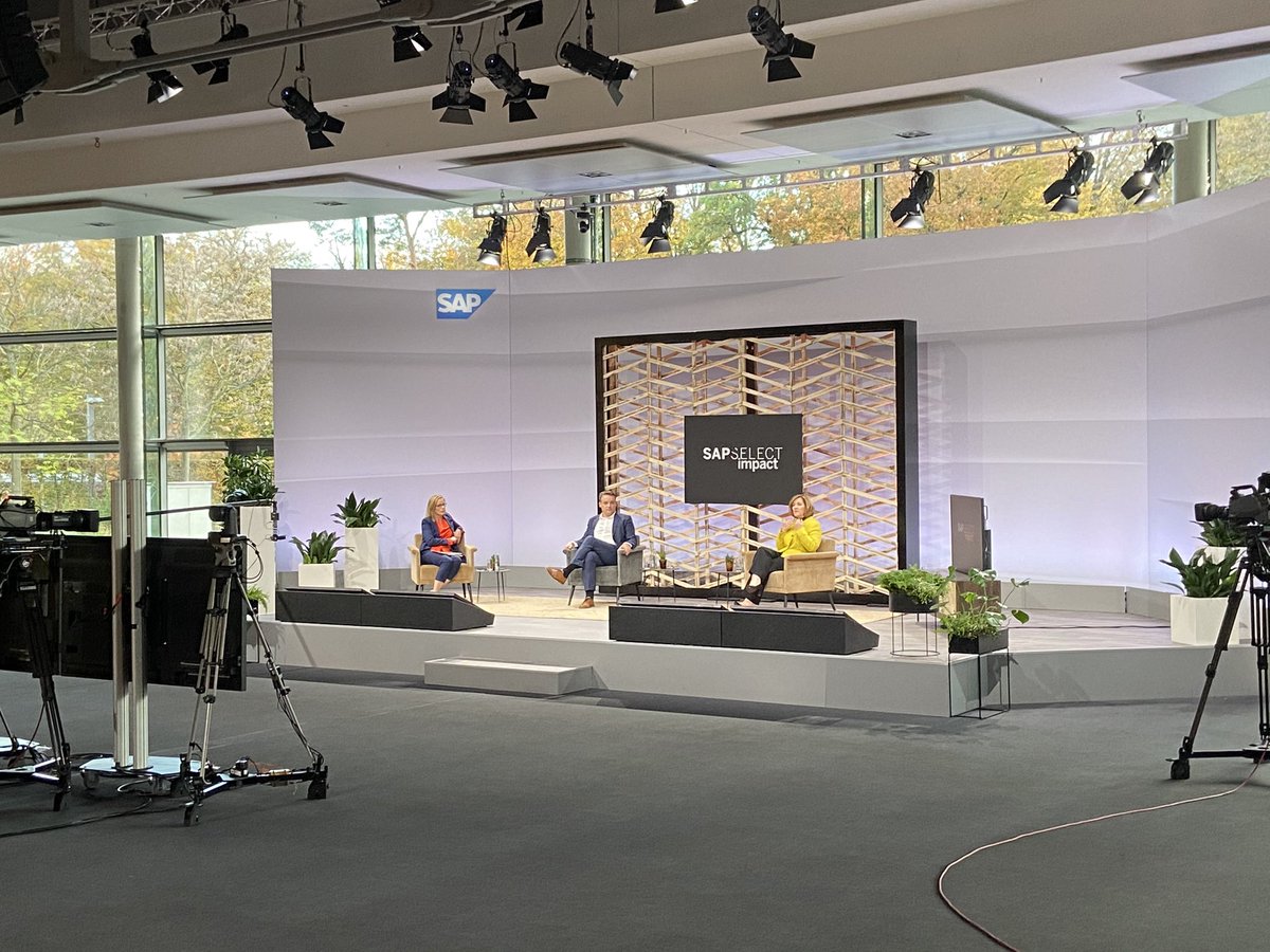 ChrstnKlein's tweet image. Great to talk about @SAPs way forward and how we put our customers in focus during today’s #SAPSelect North America! @PaoniDJ @NicolaLeske1 @AdaireFoxMartin