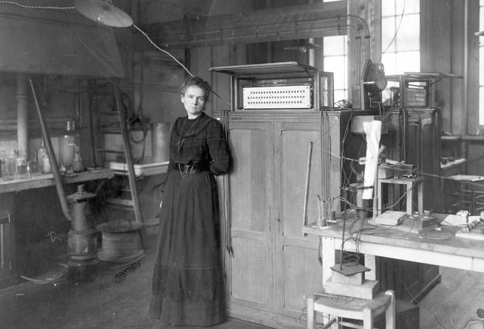 İnsanları daha az, fikirleri daha çok merak edin.

 - Dr. Marie Curie, çift Nobel ödüllü bilim insanı