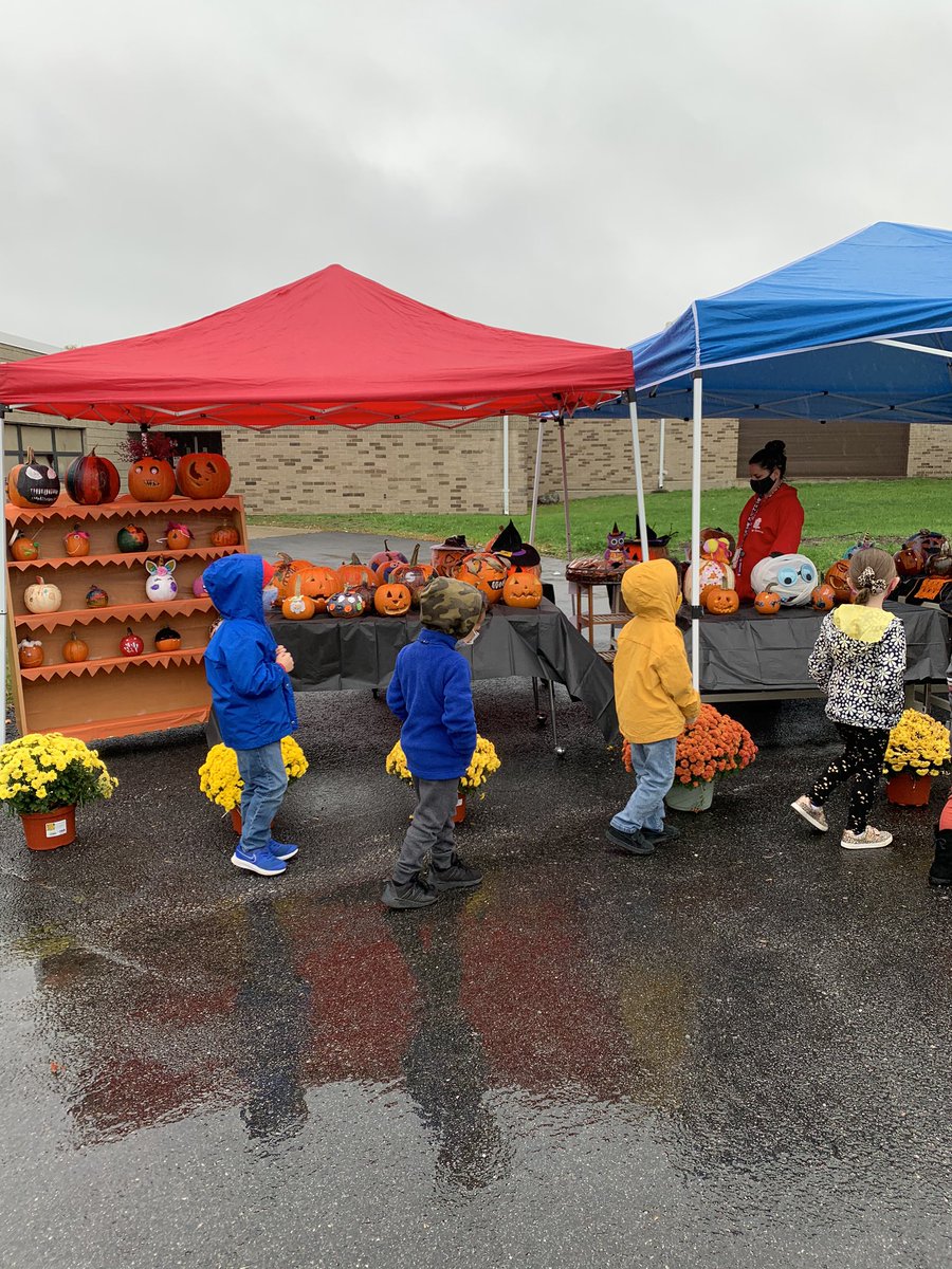 karenr1218's tweet photo. Pumpkin Something happening now at the EP PreK!!! Feel free to drive by and see the student-parent creations to celebrate the season!! We were granted a rainy fall day as well!! Nothing stops the Littles!! #Covidstyle @RIDeptEd @AInfanteGreen @repkazarian @KathrynCrowle12 https://t.co/mGqXVEGiab