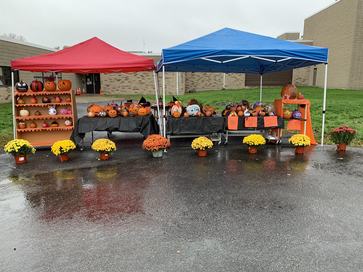 karenr1218's tweet photo. Pumpkin Something happening now at the EP PreK!!! Feel free to drive by and see the student-parent creations to celebrate the season!! We were granted a rainy fall day as well!! Nothing stops the Littles!! #Covidstyle @RIDeptEd @AInfanteGreen @repkazarian @KathrynCrowle12 https://t.co/mGqXVEGiab