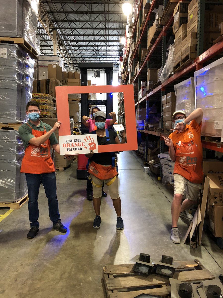 ShannonVick4's tweet photo. Wednesday is a great day for a safety walk. look who we caught orange Handed👀🎃@1109kg @KHussey619 @AJohnson5875 @BLRoller34 @JenniferSGagne1 @markmelone11 @dougschmidt23 @HDLorenda @RobBusbyll https://t.co/HyEArPBMAj