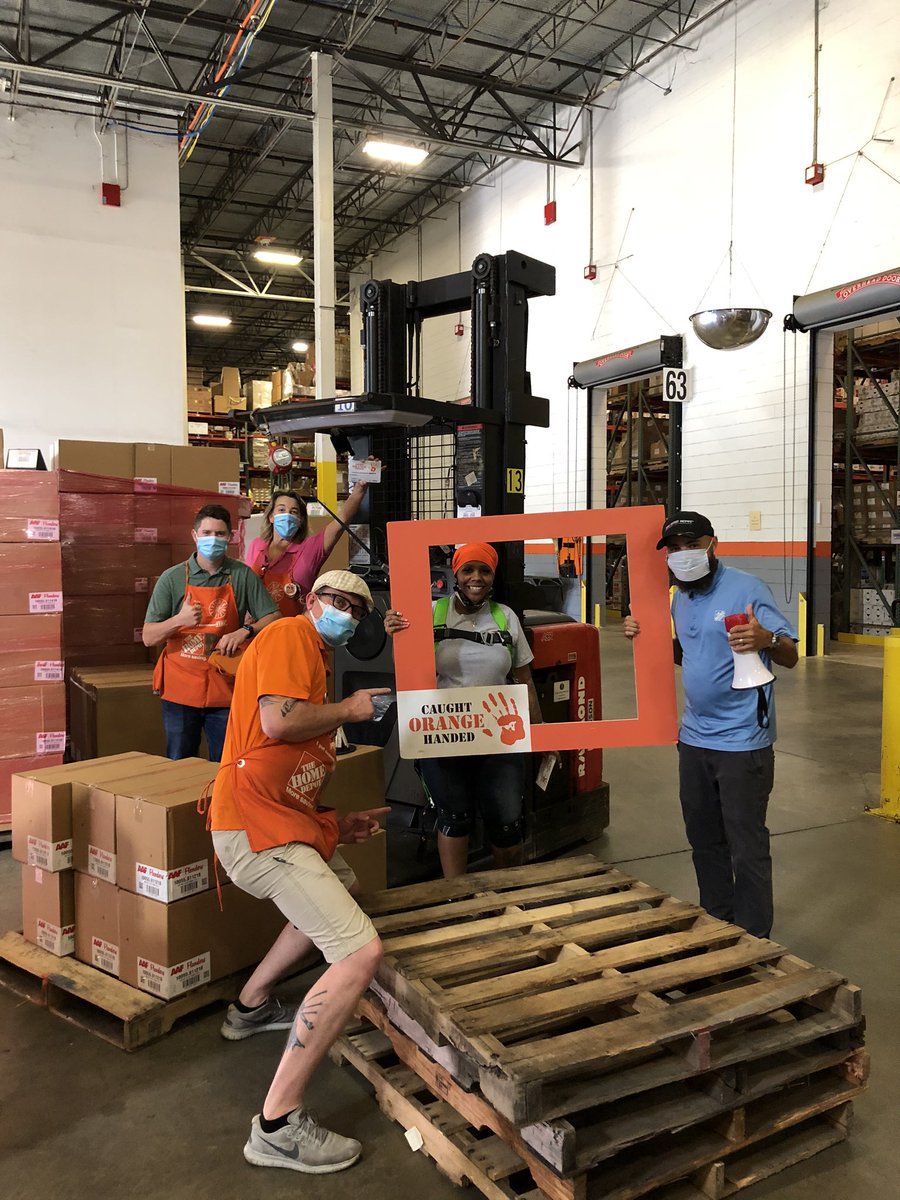 ShannonVick4's tweet photo. Wednesday is a great day for a safety walk. look who we caught orange Handed👀🎃@1109kg @KHussey619 @AJohnson5875 @BLRoller34 @JenniferSGagne1 @markmelone11 @dougschmidt23 @HDLorenda @RobBusbyll https://t.co/HyEArPBMAj