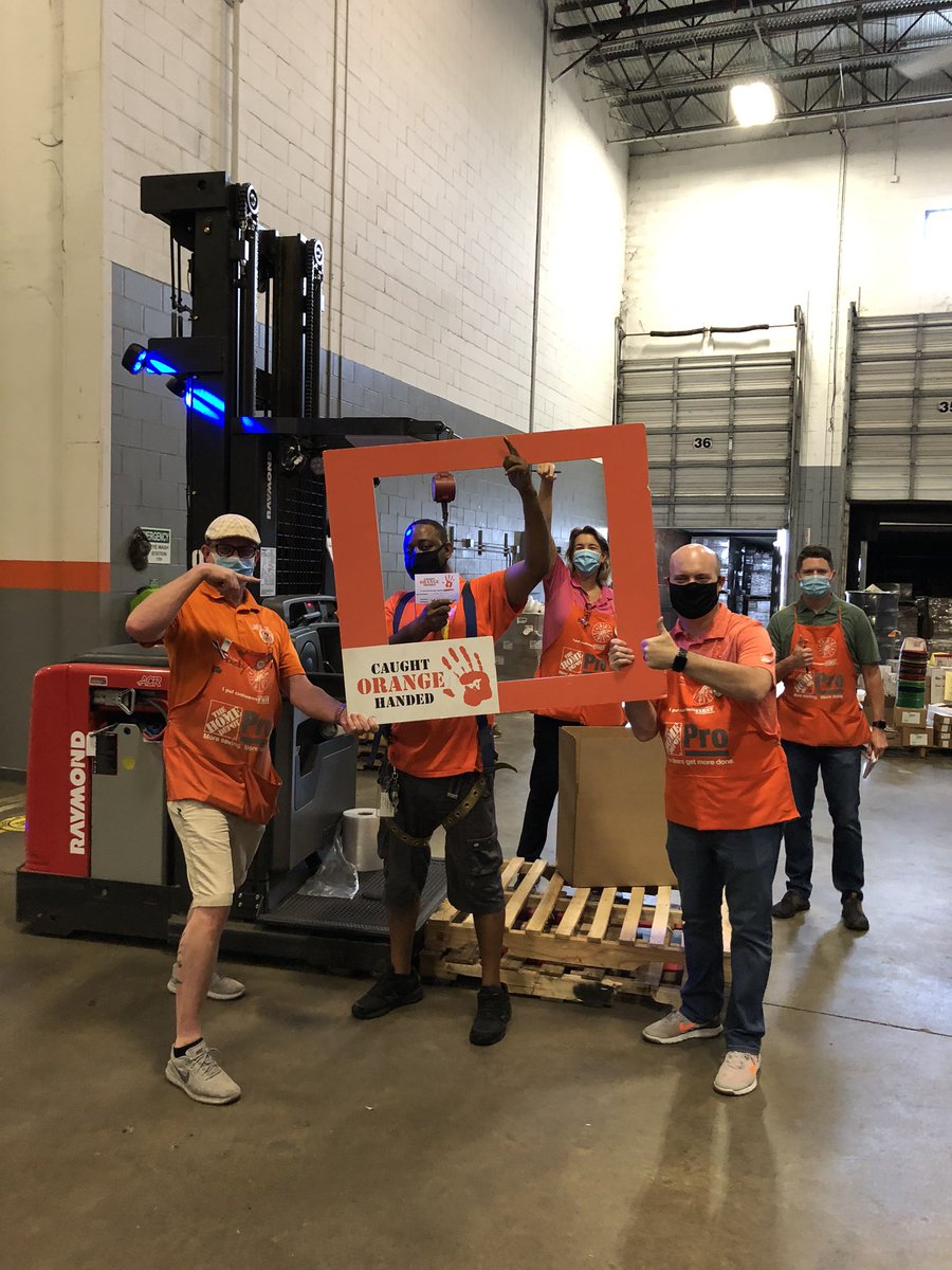 ShannonVick4's tweet photo. Wednesday is a great day for a safety walk. look who we caught orange Handed👀🎃@1109kg @KHussey619 @AJohnson5875 @BLRoller34 @JenniferSGagne1 @markmelone11 @dougschmidt23 @HDLorenda @RobBusbyll https://t.co/HyEArPBMAj