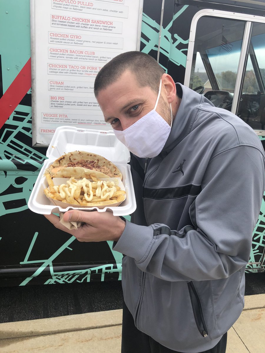MrsBoytim's tweet photo. Thank you SMS parents! Staff love this special treat! #OffTheGRIDdle @TheSMSMustangs @Peters5Peters @SMS_Bailey https://t.co/jZvwR8BYO6