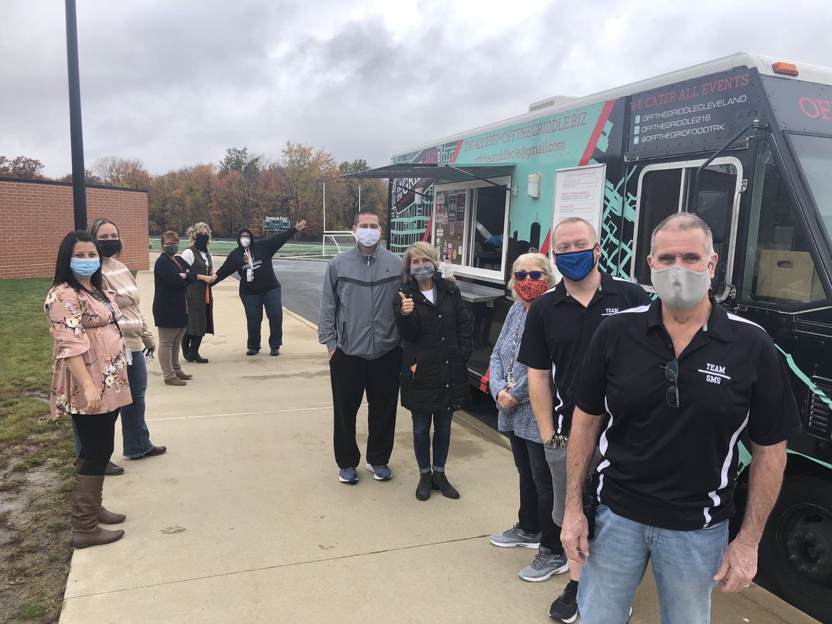 MrsBoytim's tweet photo. Thank you SMS parents! Staff love this special treat! #OffTheGRIDdle @TheSMSMustangs @Peters5Peters @SMS_Bailey https://t.co/jZvwR8BYO6