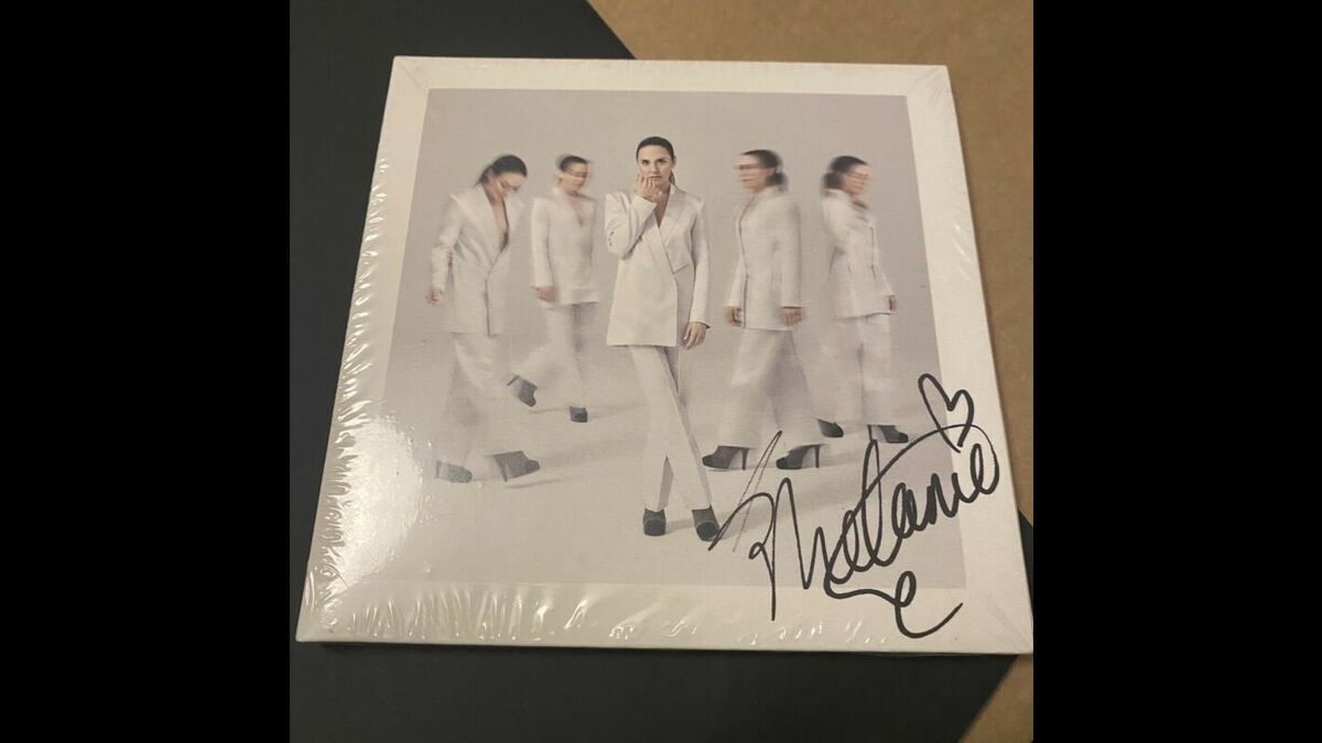 Hand Signed Melanie C Album CD Sealed In And Out Of Love Who I Am https://t.co/NalfJAQIdY #MelanieC https://t.co/DEWFt2jOUn