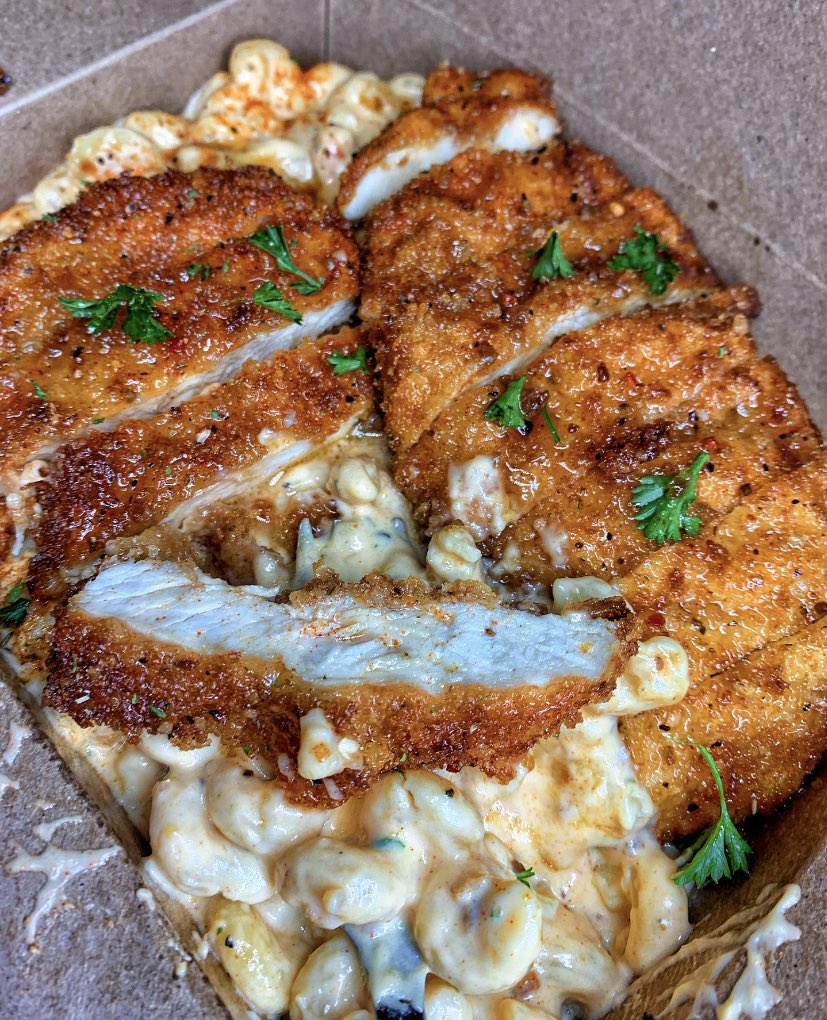 FactorySprinkle's tweet photo. Cajun Mac and Cheese 🧀 with Crispy Hennessy 🥃 Glazed Fried Chicken 🍗 
🤯🤯🤯🤯
#Hennessy #Chicken #FriedChicken #MacAndCheese #WednesdayThoughts #WednesdayWisdom #ChefSprinkle 

https://t.co/QStSGg3WrT https://t.co/xOa1WmJKtS