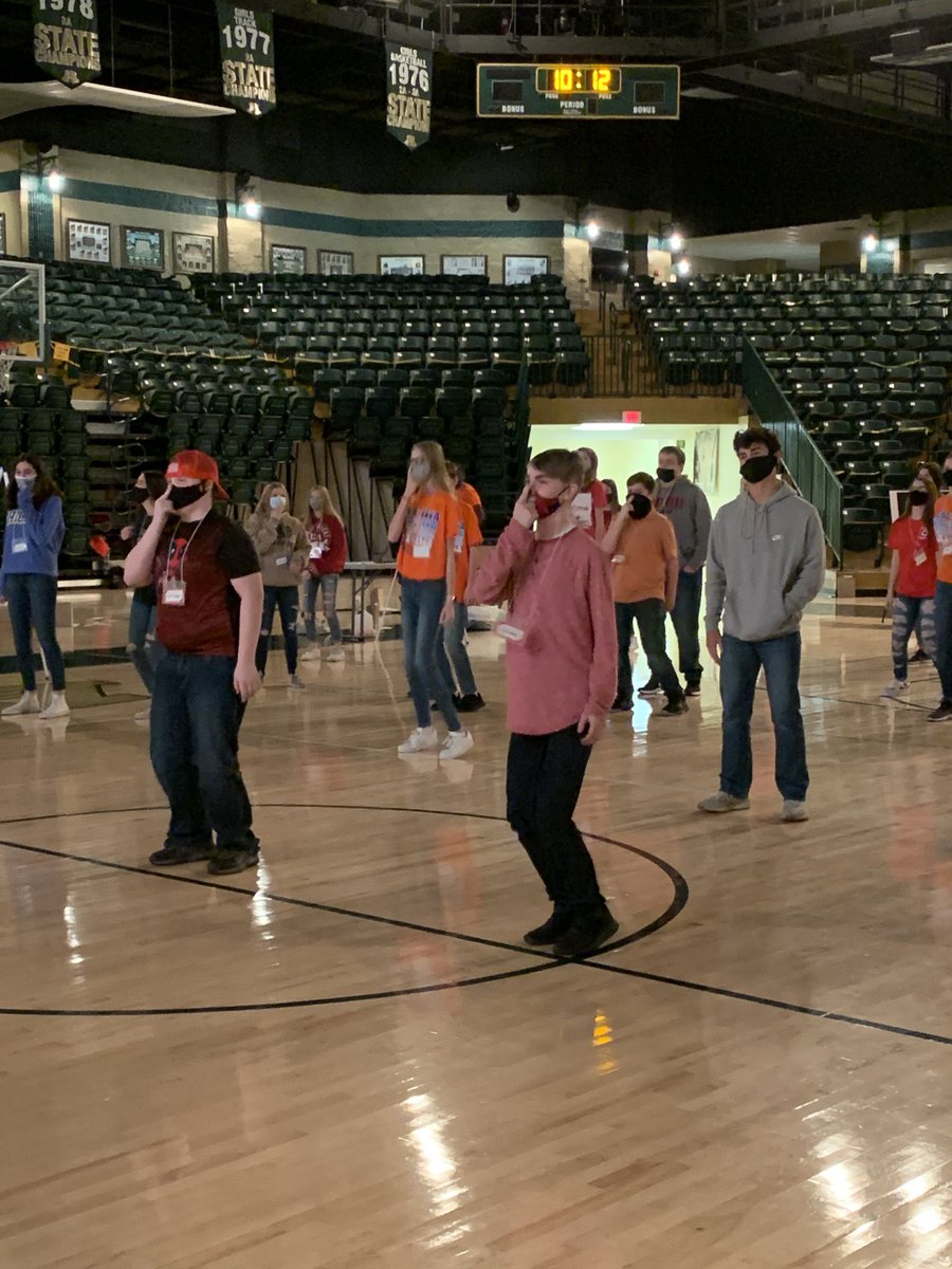 MrsBarrettAMS's tweet photo. A little bit of Simon Says at #FallLeadershipConference @AlmaDECA @AlmaSchools @alma_middle @DECAInc @ArkansasDECA https://t.co/z2ZCCrU9QC