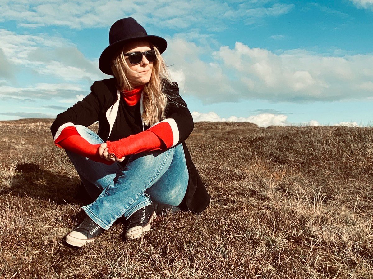 lenaanderssen's tweet photo. Here's a pre-save link to my upcoming single #Aimee 
https://t.co/V8dSESTCUt
#lenaanderssen #lenamusic #NewMusic2020 https://t.co/wF2Bt8SQVh